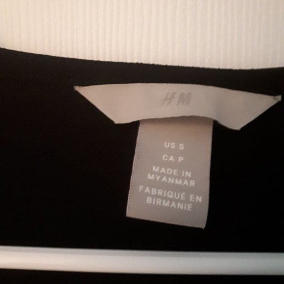 NWOT Black H&M peplum top size small - Picture 2 of 3